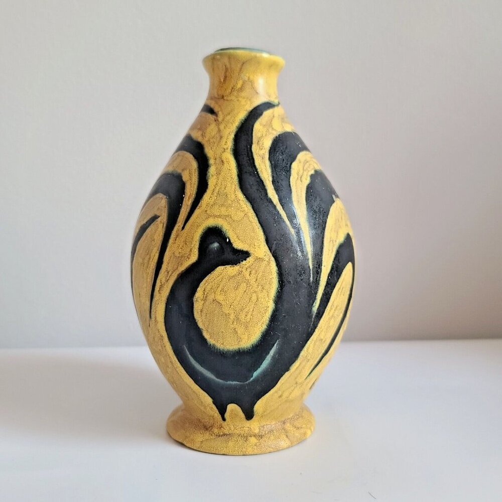 Signed MCM Livia Gorka (b.1925) pottery ceramic birds/rooster lamp base yellow